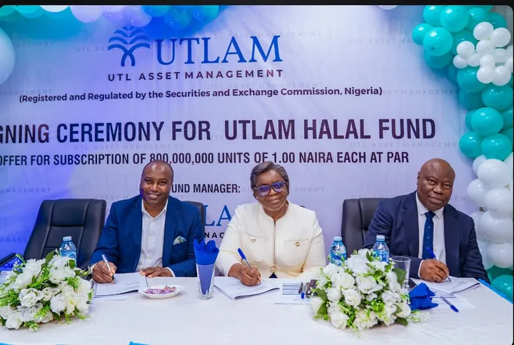 Signing the UTLAM Halal Fund documents